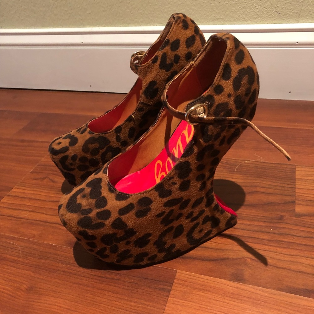 HEEL-LESS leopard shoes from Urbanog! 6.5